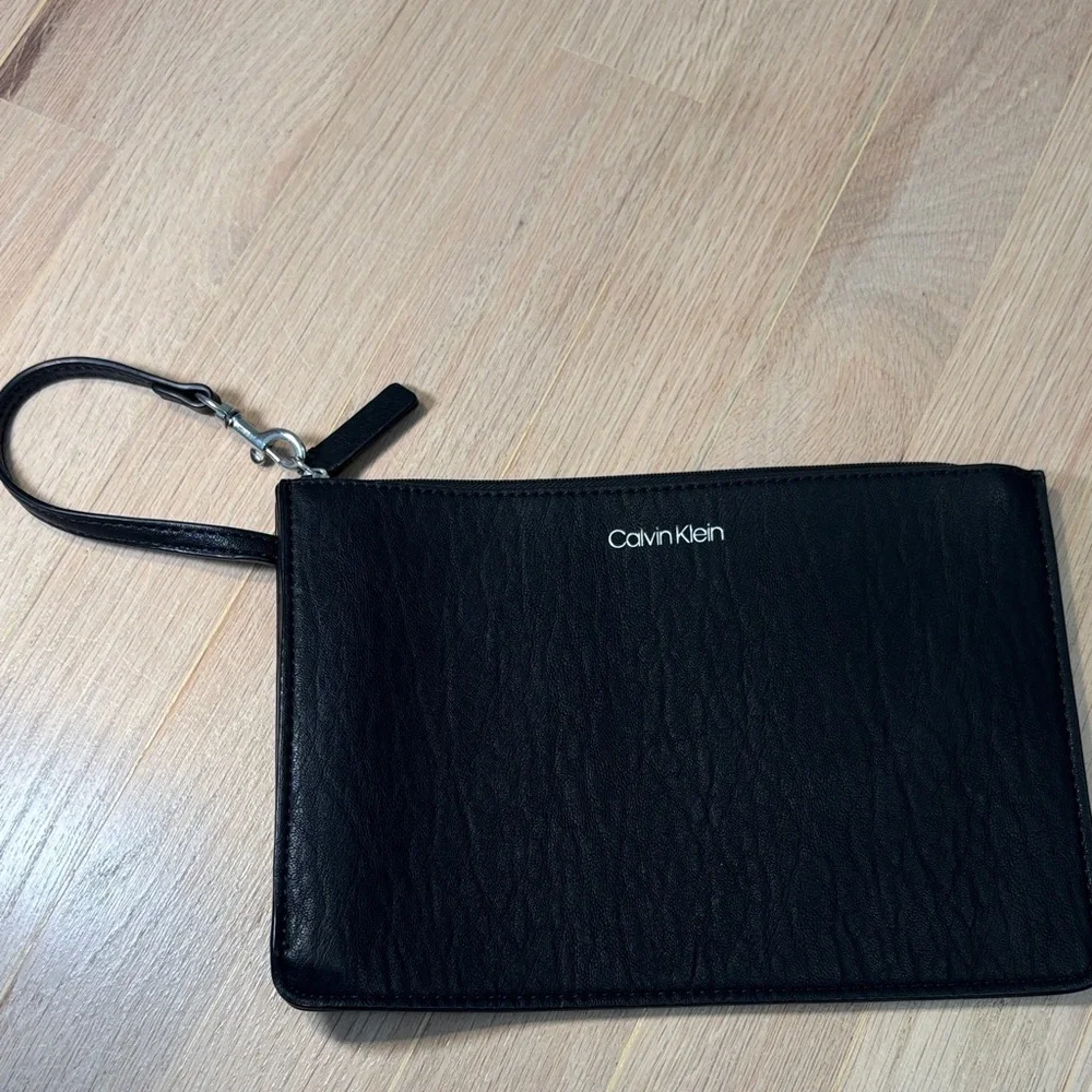 Calvin Klein Black Leather Men's Clutch